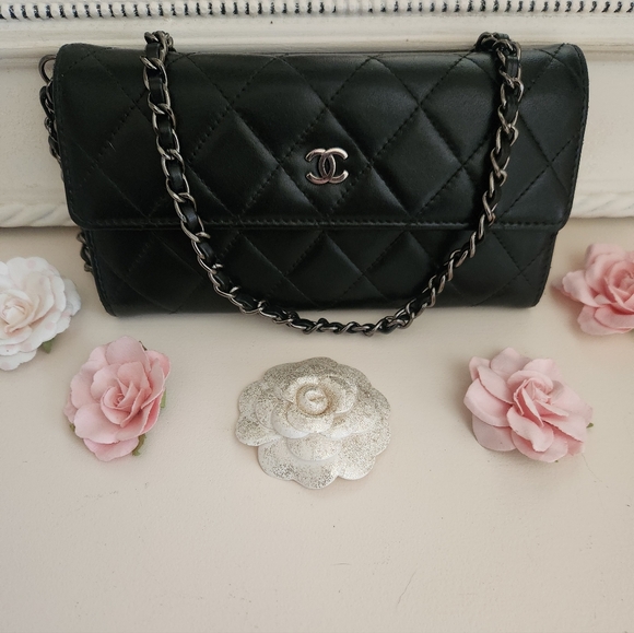 CHANEL Black Quilted Leather Wallet - Picture 4 of 13